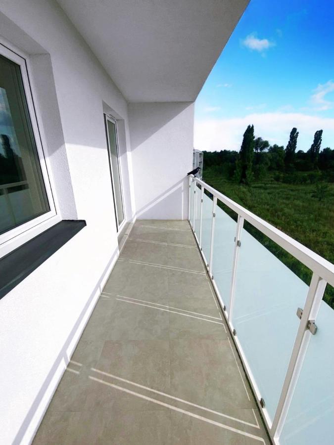 Elegant 1-Bedroom Flat With Balcony Near Вроцлав Екстер'єр фото