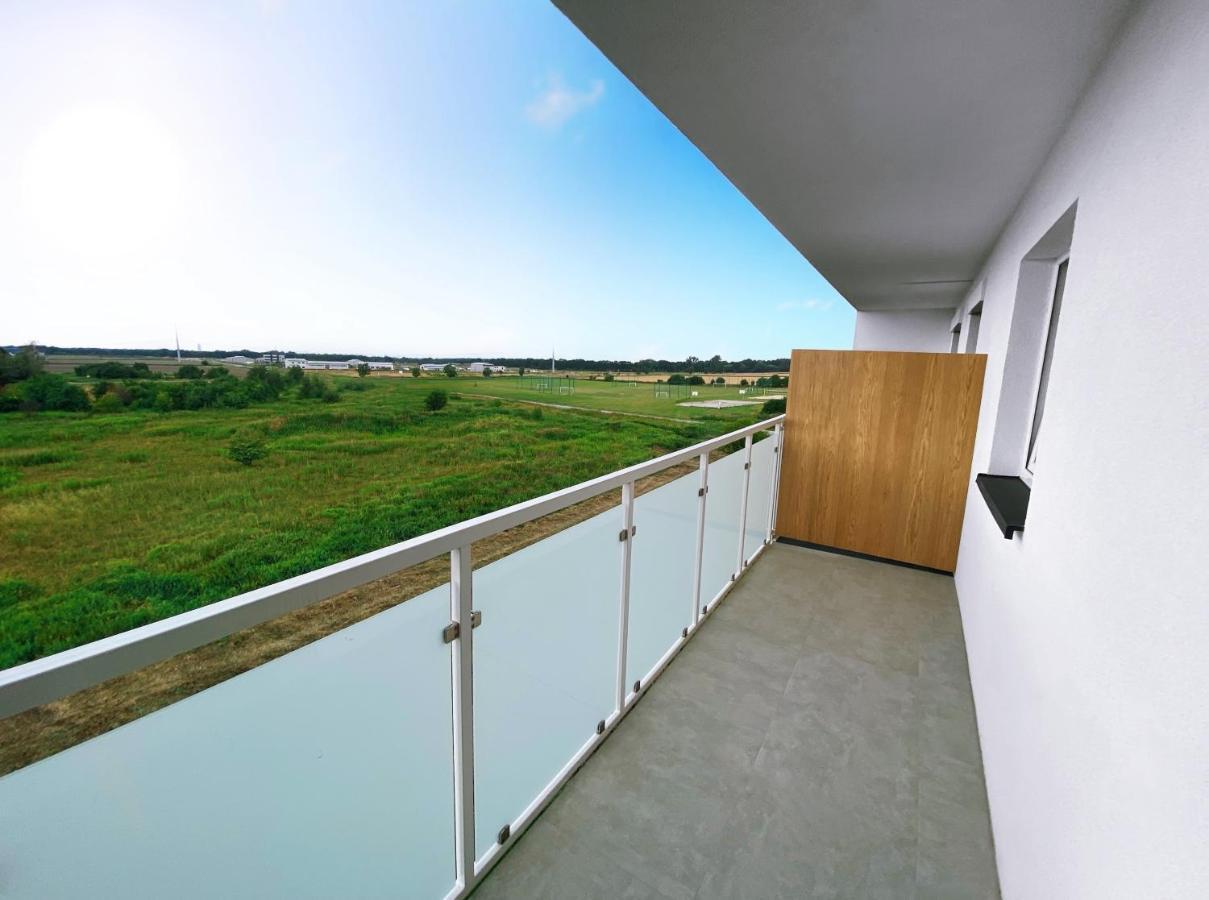 Elegant 1-Bedroom Flat With Balcony Near Вроцлав Екстер'єр фото